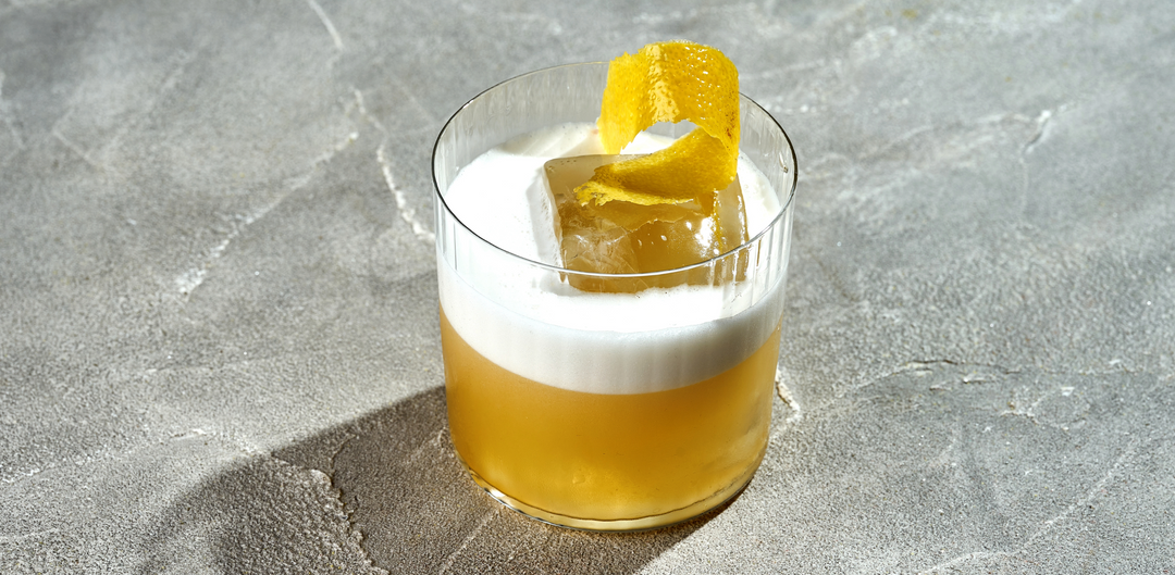 HOW TO MAKE A WHISKEY SOUR